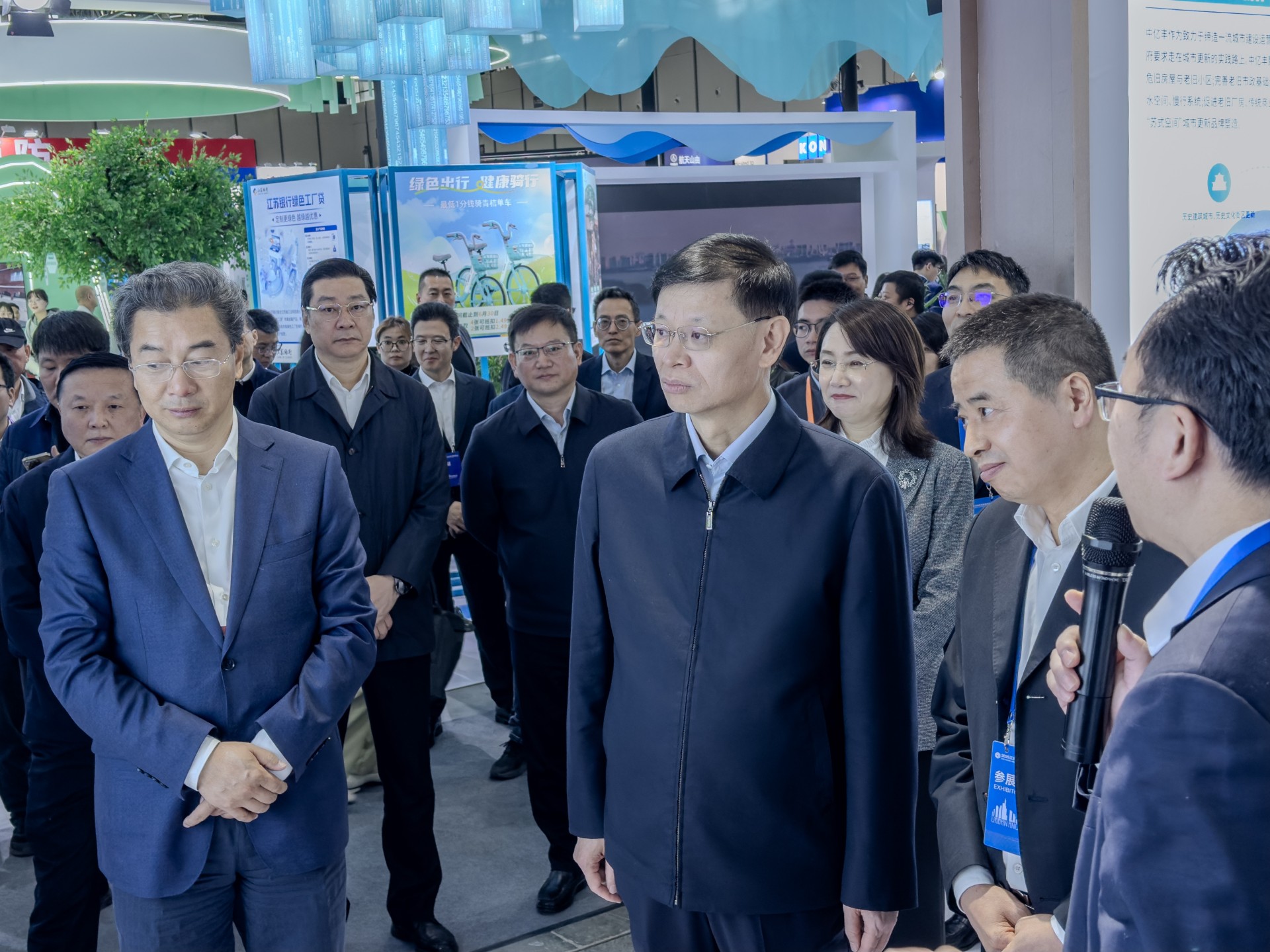 江苏省政府领导现场指导照片